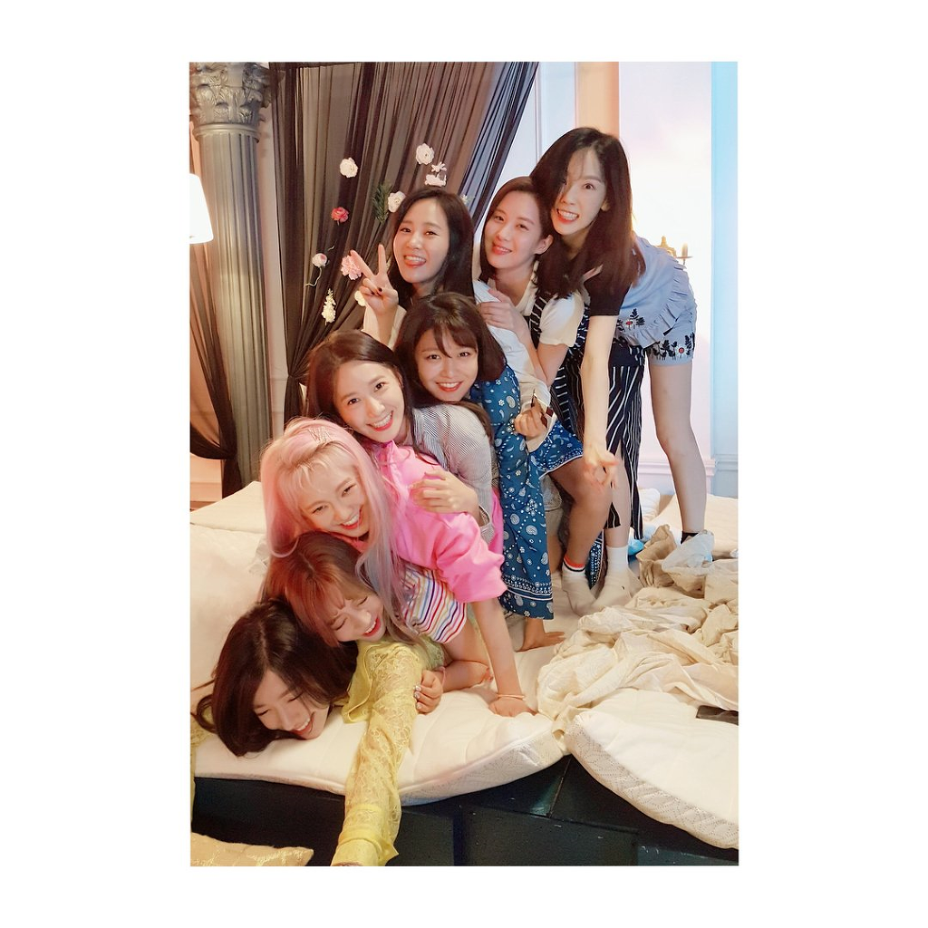 눕방이지만 눕방 같지않은 소녀시대 완전체 눕방 V앱.jpg | 인스티즈