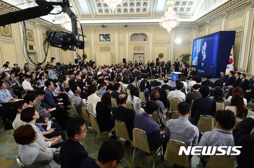 [문재인] 문재인 대통령 취임 100일 기자회견현장 사진 | 인스티즈
