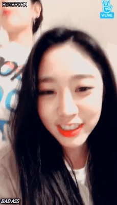결혼하자는 댓글을 본 러블리즈 지수의 반응.gif | 인스티즈