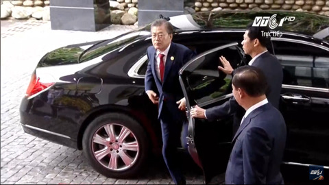 11/11 APEC 정상회의 본회의 세션에 참석한 문재인 대통령 | 인스티즈