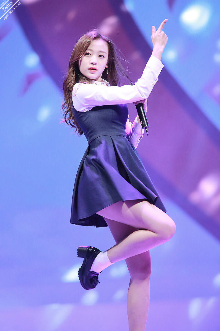 [에이프릴] 아침부터 꽤나 추운 것 같아서 진솔이 | 인스티즈