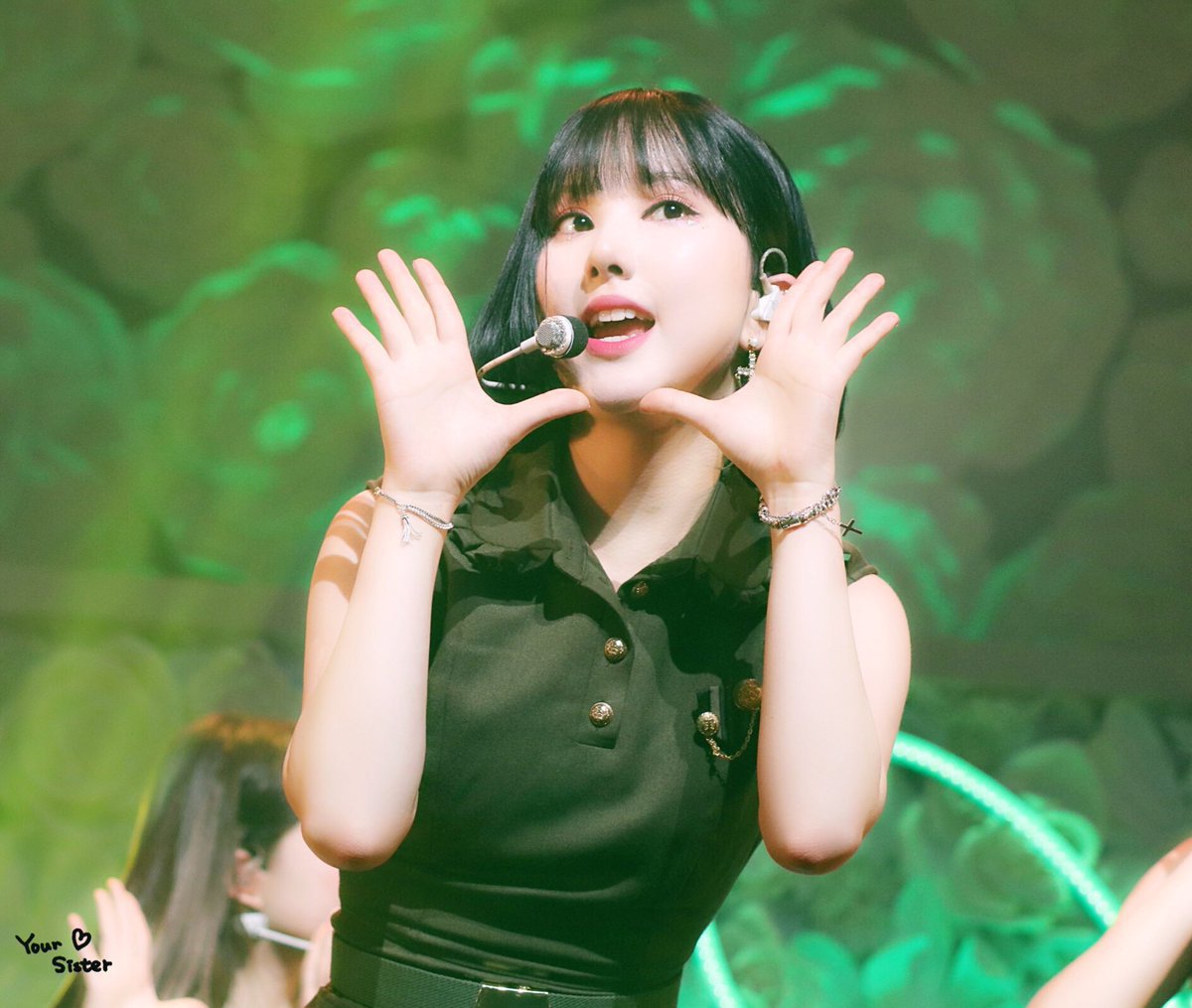 근무 중 할 일이 없어서 여자친구 은하.jpgif | 인스티즈