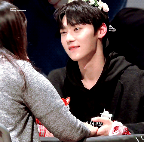 [워너원] 20cm 진한 아이컨텍을 받을수 있다는 황민현 팬싸모습 | 인스티즈