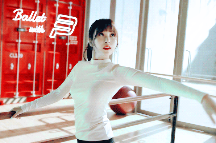 발레연습하는 미나 미모 ㄷㄷ.gif | 인스티즈