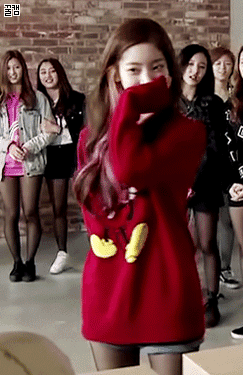 트와이스 멤버들중 스타킹을 제일 많이 신은 멤버 채영이 의 스타킹 사진들.. | 인스티즈