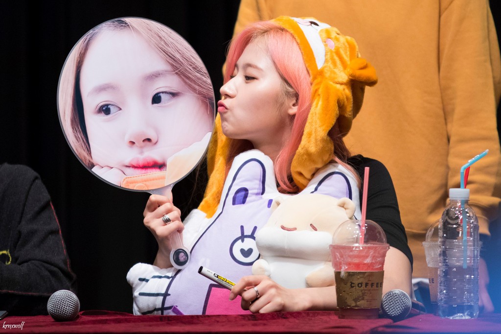 오늘이 생일인 트와이스 사나.jpgif (335장) | 인스티즈