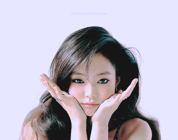 검은 끈나시를 입은 블랙핑크 제니.gif | 인스티즈