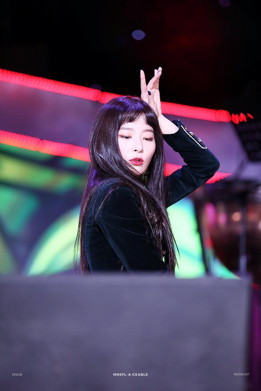 카리스마 넘치는 레드벨벳 슬기.jpgif | 인스티즈