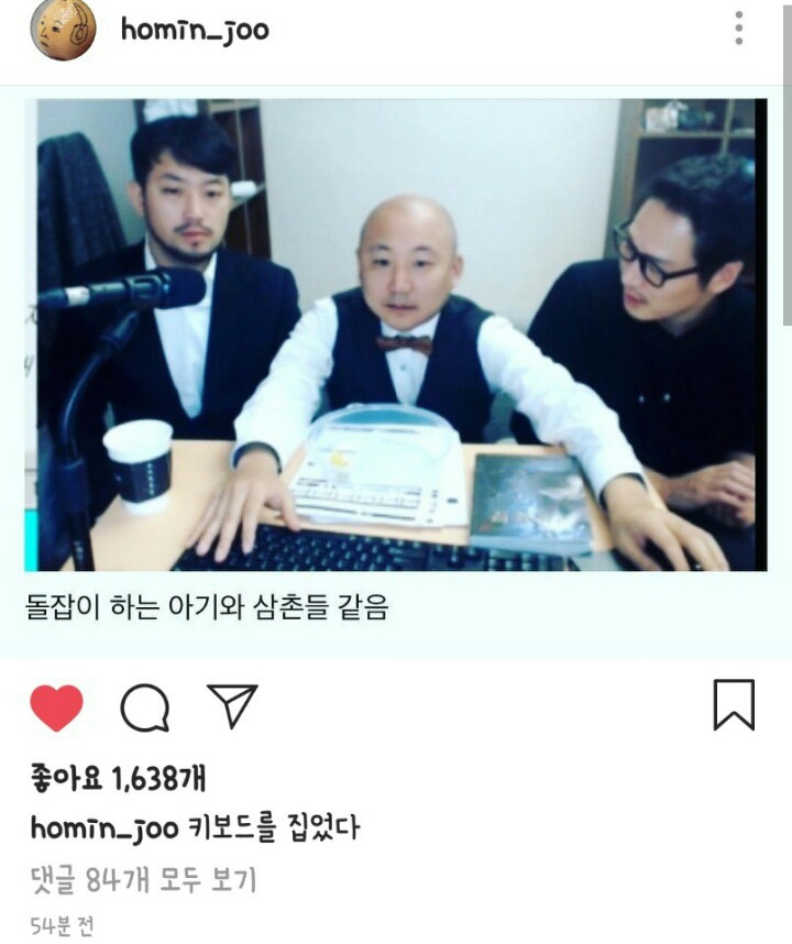 돌잡이 하는 아기와 삼촌들.jpg | 인스티즈